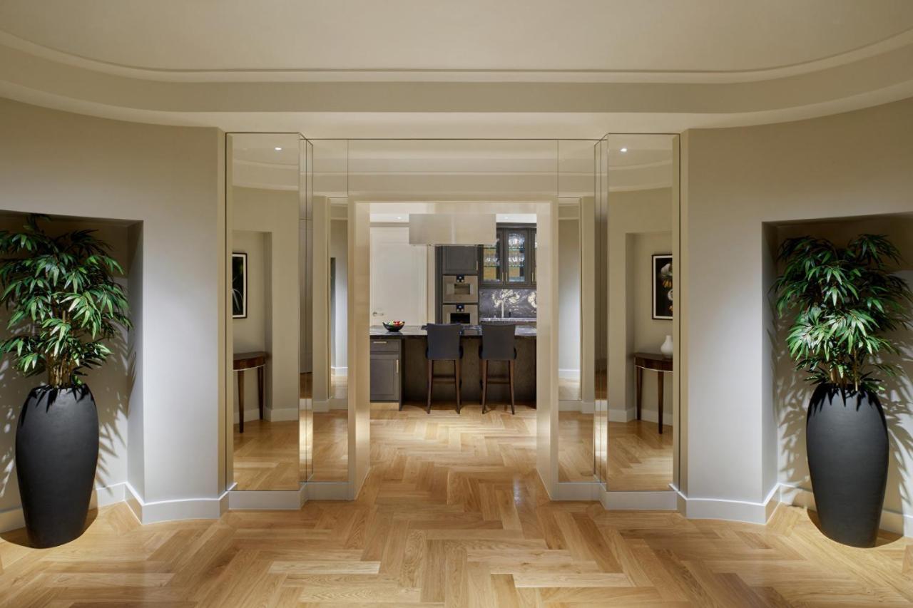 Hotel Four Seasons Residences At Ten Trinity Square 5*