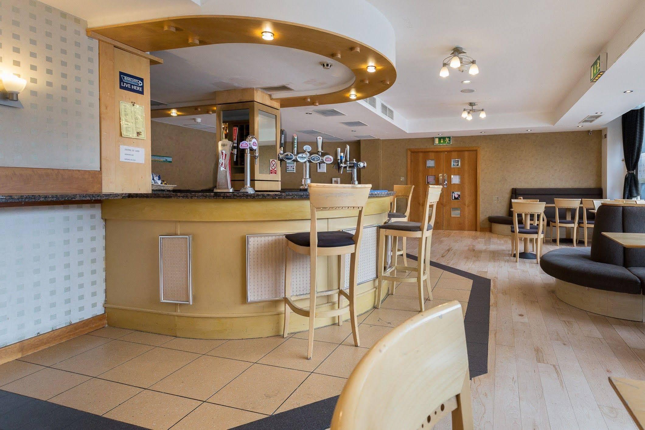 - Wembley International Hotel
