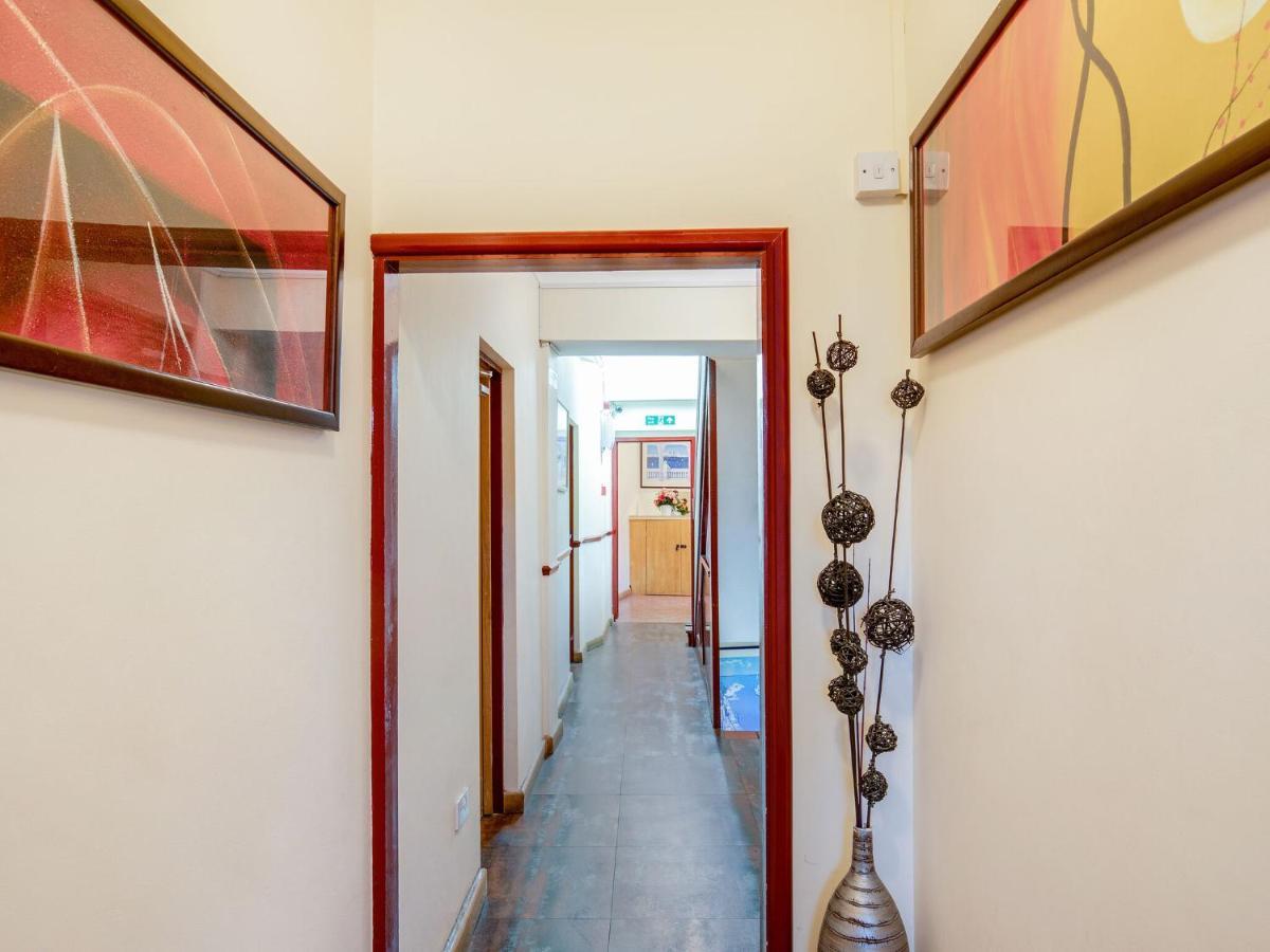 Appartement Lovely In With Patio Londen