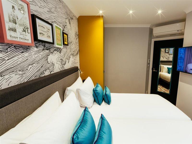 Oliver Plaza 4* London