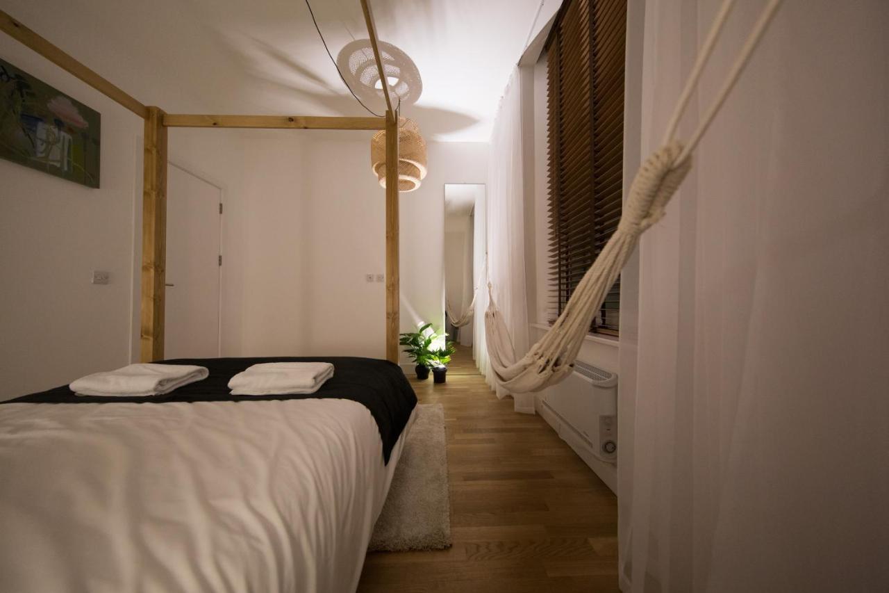 The Hammock Lodge, Holborn, By The Design Traveller Leilighet London