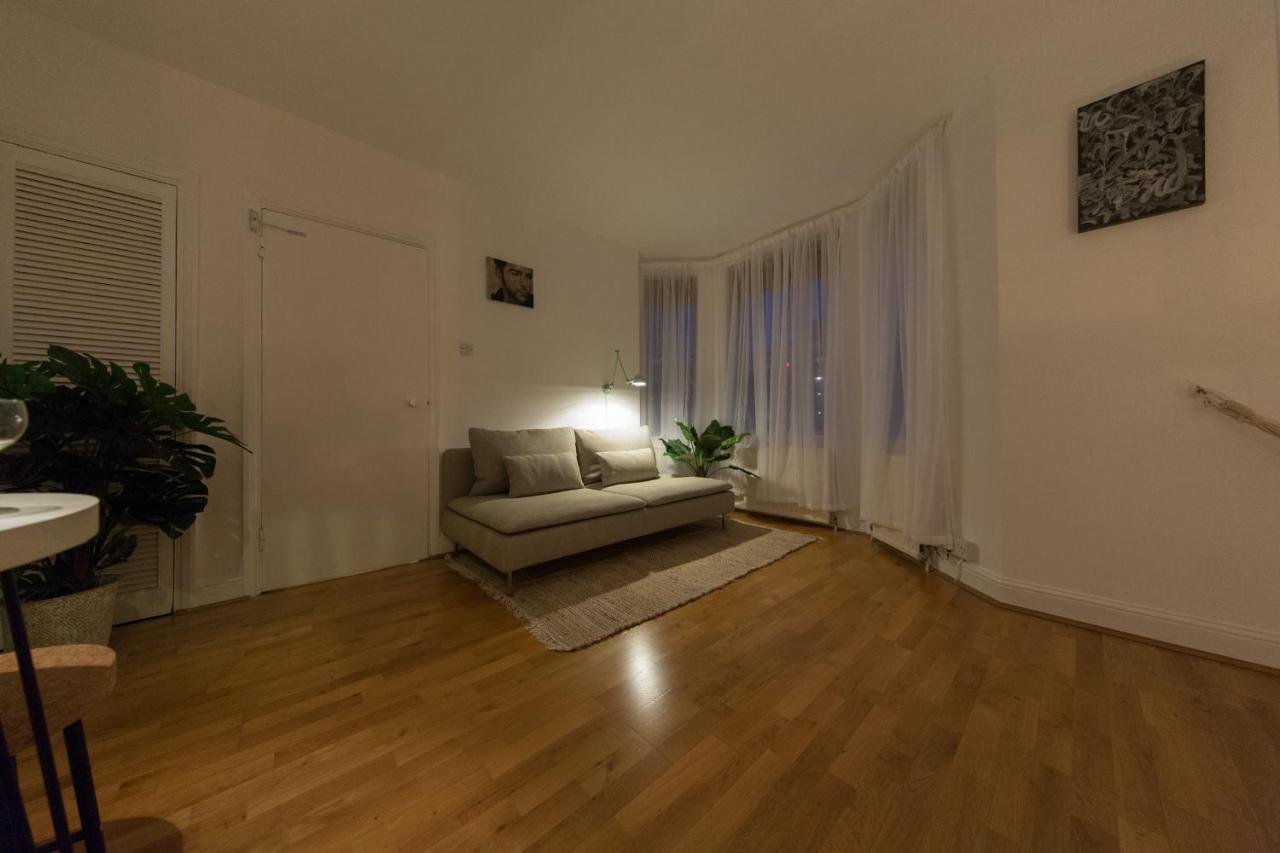 Apartment The Beach Hut In Holborn, By The Design Traveller