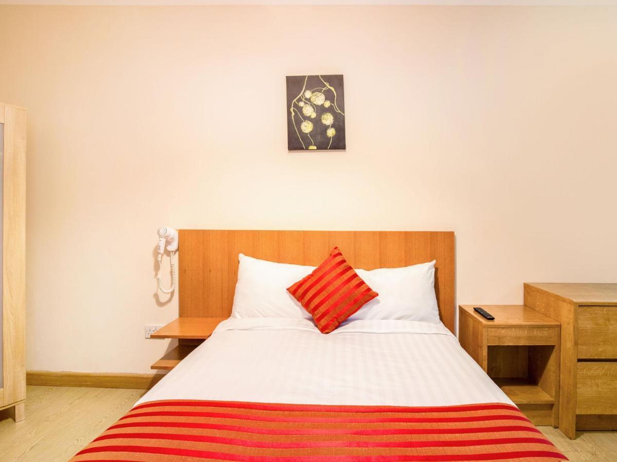 Appartement Lovely In With Patio Londen