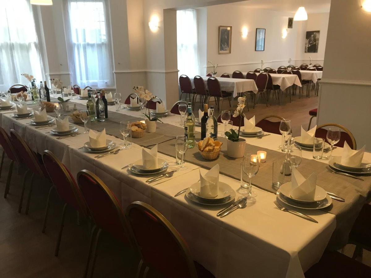 Hotel Ravna Gora Londen