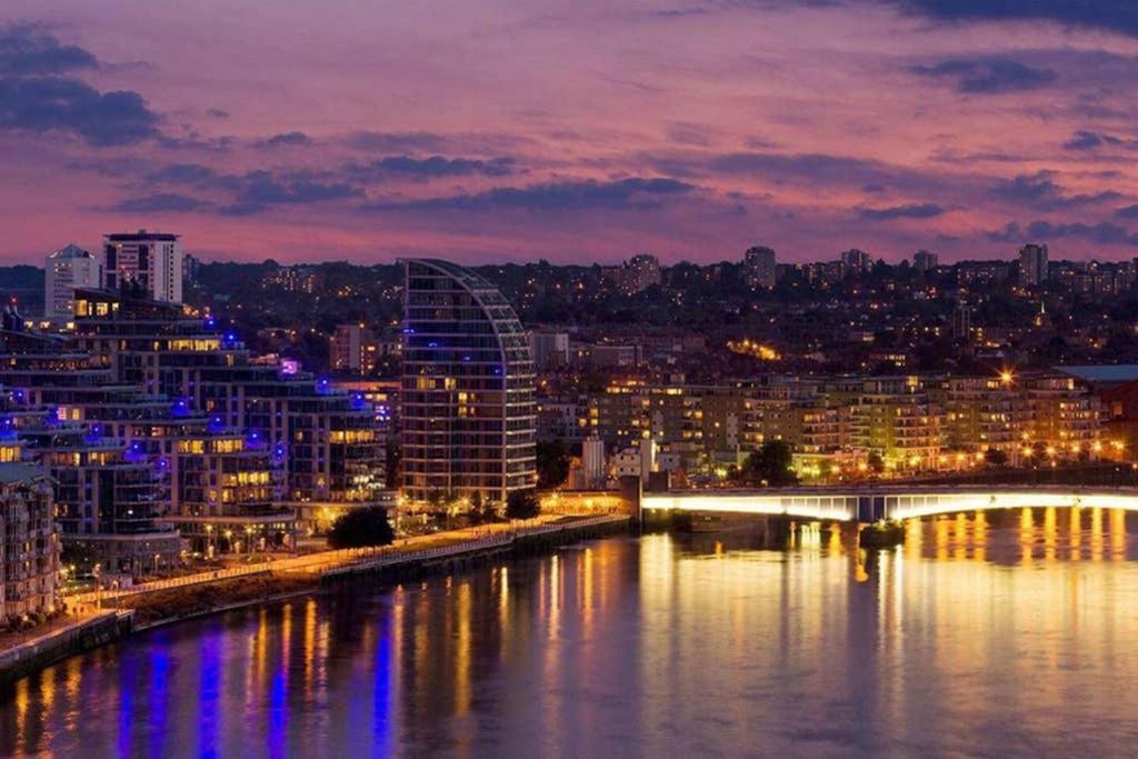 Battersea Reach Luxury Riverside * London