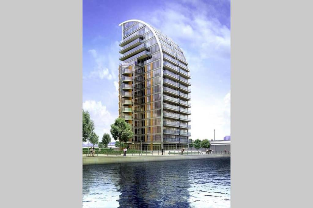 Apartment Battersea Reach Luxury Riverside London
