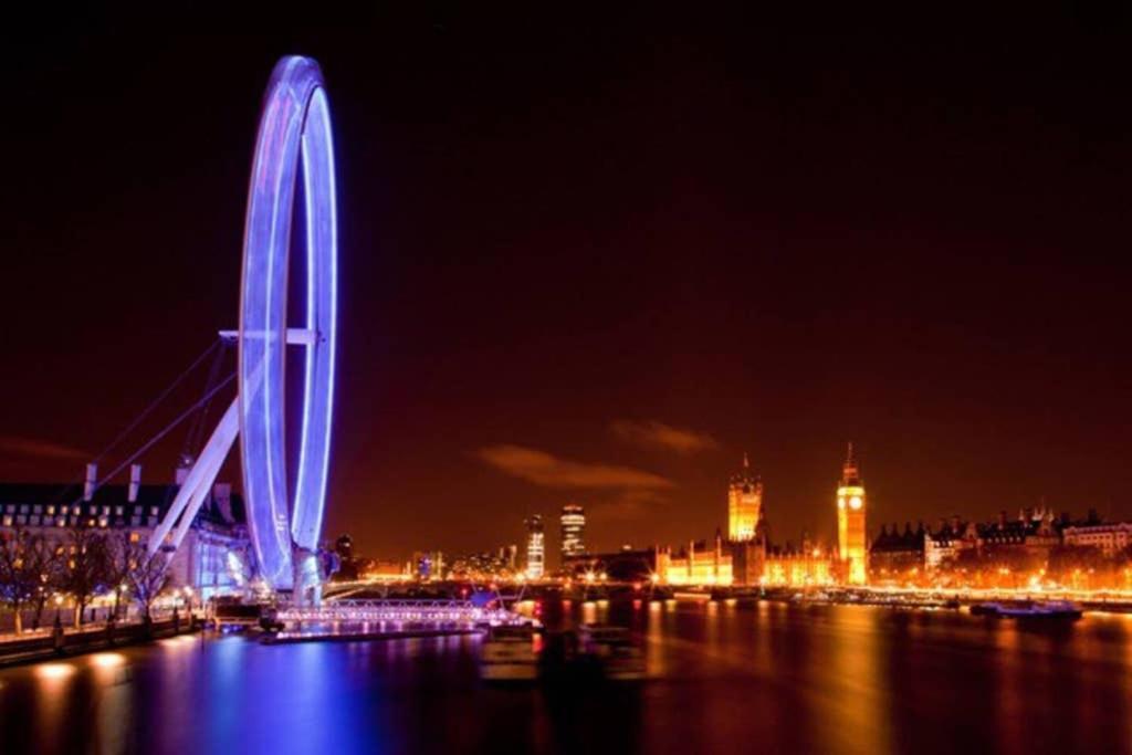 Battersea Reach Luxury Riverside * London