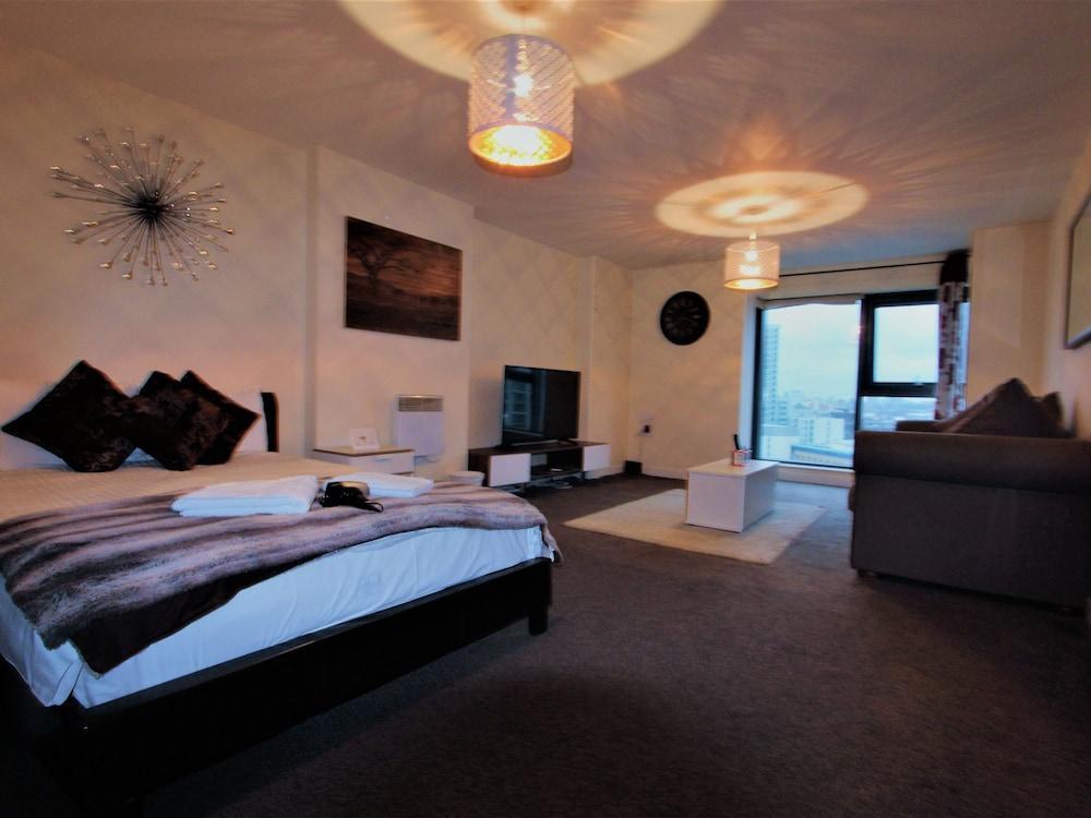 Wharf 2* London