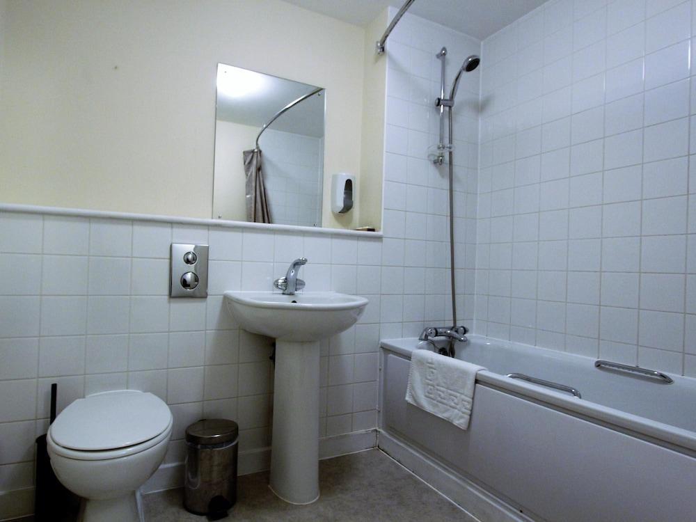Wharf Guest house 2*