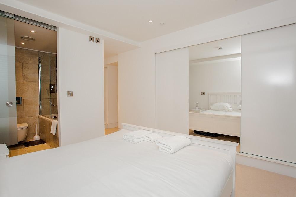 Beautiful Newly Renovated 2 Bed In Bank Appartement Londen