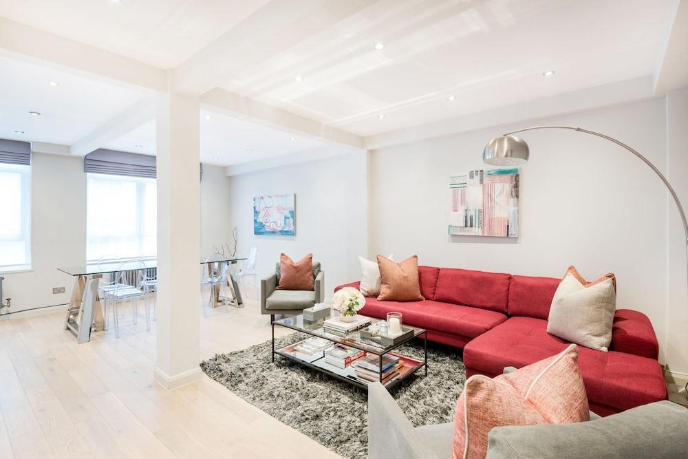 Hyde Park Gate Apartment *
