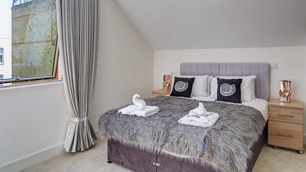 Lambeth North One Apartment *