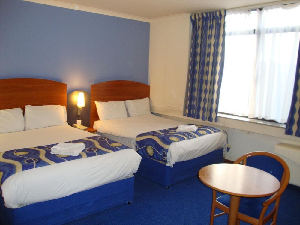 - Wembley International Hotel 3*