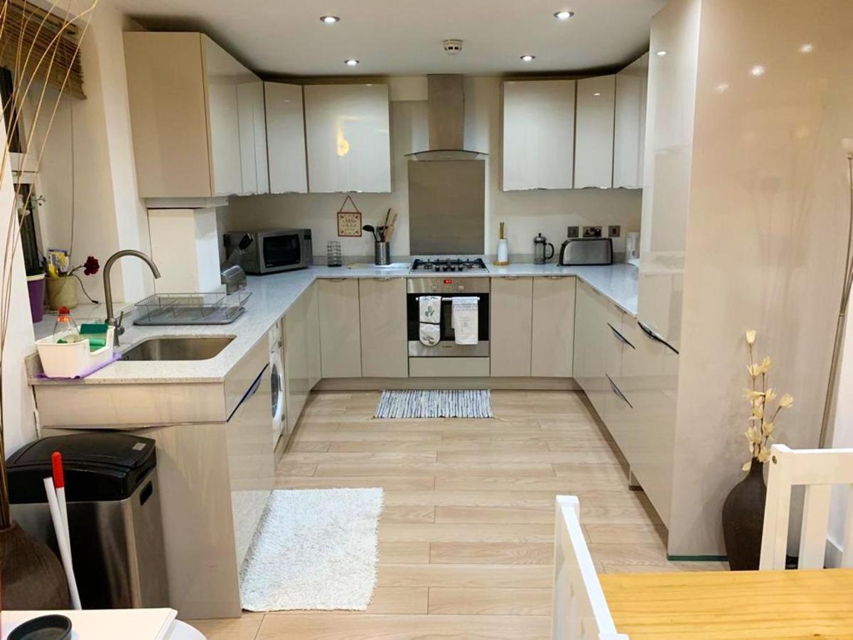 2 Bedrooms With View Balcony And Wifi At Greater Apartment *