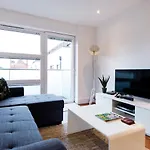 Luxury 2-Bed Flat Parking And Close To The Tube