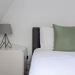 Bright & Airy 1 Bedroom Apartment In Central London