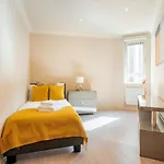 Stunning 3-Bedroom In The Heart Of London With Parking-Hosted By Sweetstay