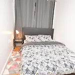 Newly Refurbished 3 Bedroom House London