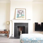 Spacious And Stylish 1 Bedroom Flat Near Chelsea