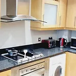 Waterside Apartment Canary Wharf