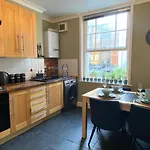 Spacious 2-Bed Flat With Garden, 3 Minutes Walk From Oval Tube Station