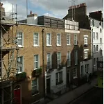 Central London Flat. Georgian Terrace. Bright.
