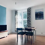 Stunning 3 Bedroom Flat In Stockwell
