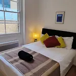 Spacious 3 Bed Flat Near Liverpool Street, Spitalfields