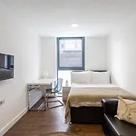 Chamber Street Apartment 12