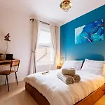 Luxury And Bright Bedrooms In Queens Park