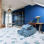 Luxury And Bright Bedrooms In Queens Park
