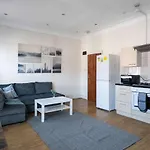 Two Bedroom Apartment In Tooting