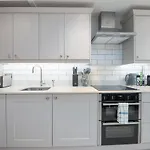 Clarendon Rd By Capital