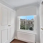 Chic One Bedroom Chelsea Apartment