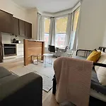 Nice Studio Shepherd\'S Bush London Near Everything