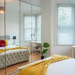 Modern Spacious Holiday Home 75