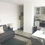 Cosy Studio Flat, Great Location!