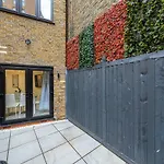 Brand New London Luxury House - Sleeps 8