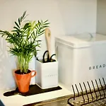 Zen Life With Urban Views - E8 Chic