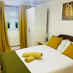 Cosy Flat Close To East Finchley Station