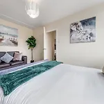 4 Bedroom Hyde Park Superior Suite-London Getaway