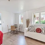 2 Bed Flat, Dedicated Workspace, Parking, 4Ktv