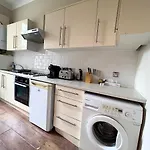 Super Flat In The Heart Of Westminster