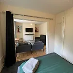 Homely Studio In Chalk Farm