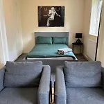 Homely Studio In Chalk Farm