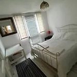 3 Bed Lovely Garden Flat Wandsworth
