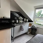 Economic Studio In The Heart Of Chiswick - London