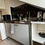Economic Studio In The Heart Of Chiswick - London