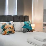 London Selwyn Unique & Stylish Studios