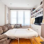 Amazing 2Bdr Apt Near Park, Herne Hill